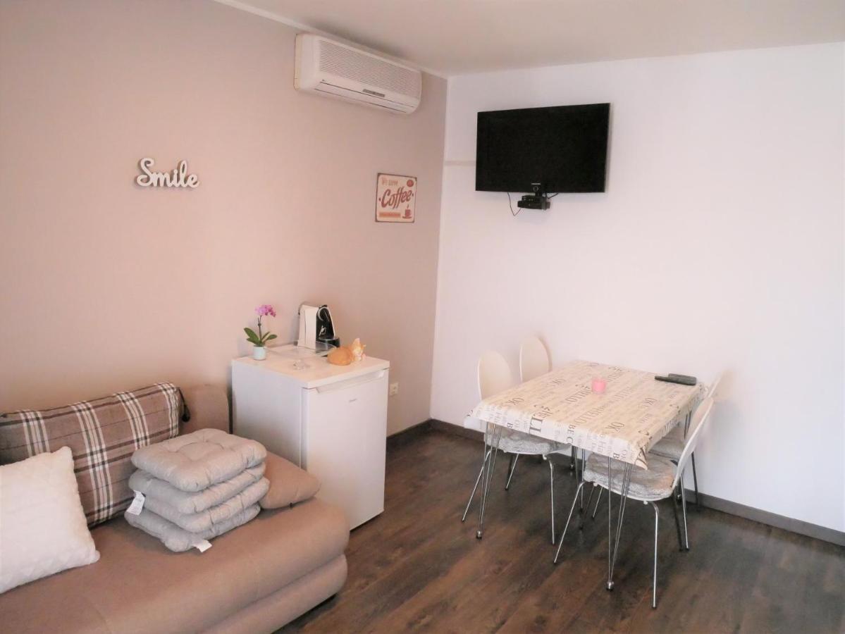 Apartments Kety Ровінь Екстер'єр фото