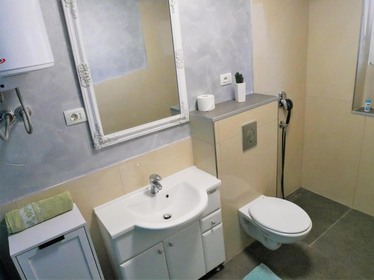 Apartments Kety Ровінь Екстер'єр фото