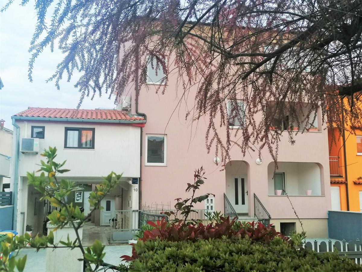 Apartments Kety Ровінь Екстер'єр фото